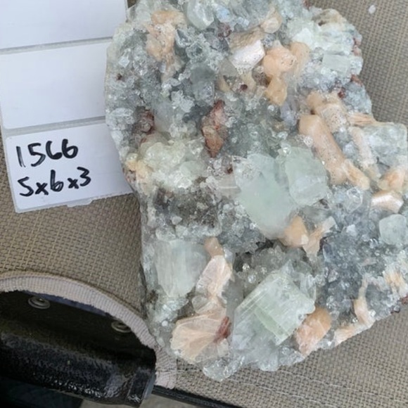Lovely Stilbite Apophyllite Heulandite Crystal - Picture 8 of 10